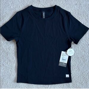 NWT Vuori Pose Fitted Tee